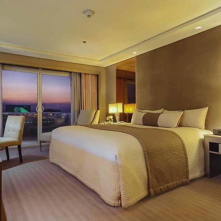 Midas Hotel And Casino Pasay Exterior foto